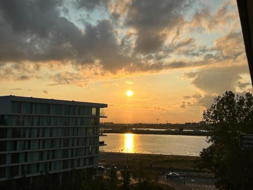 South Antwerp Apartment | Charmant appartement in Antwerpen Zuid met zicht op de stroom