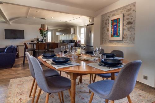 Antibes City Centre Apartment | Charmant appartement spacieux pour 6P vue mer vieil Antibes