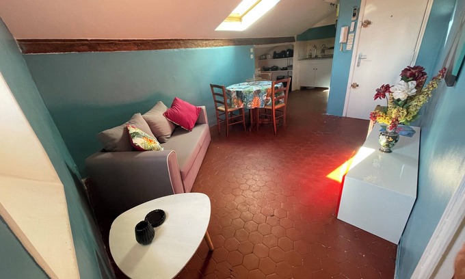 3rd Arrondissement Apartment | Charmant Deux Pièces Marseillais