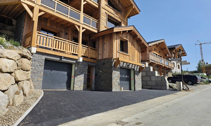 Superbolquere Apartment | Charmant bas de Chalet, vu sur les Montagnes