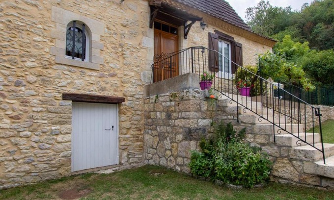 Tourtoirac House | Charmant Gîte en Pierres avec Jardin et Parking - FR-1-616-280