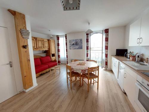 Cauterets Apartment | Charmant studio à Cauterets avec balcon et couchages pour 4 personnes - FR-1-812-62