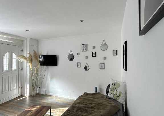 Elancourt Village Apartment | Charmant studio au bord du lac d’Elancourt village