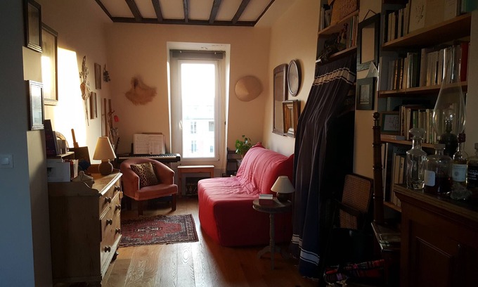 Quartier de la Chapelle Apartment | Charmant Studio Avec Vue. Votre Petit nid Au-dessus des Toits !