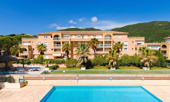 Cavalaire-sur-Mer Hotel | Charmant T2 à 750m de la plage | Piscine sur place