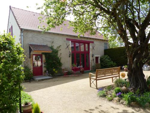 Deneuille-les-Mines House | Charmante Grange Rénovée avec Jardin et Wi-Fi - FR-1-489-408