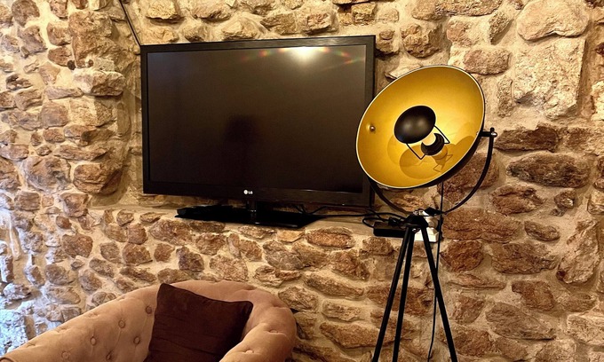 Annonay House | Charmante Maison en Pierre Chaleureuse, au Centre D'un Hameau Calme