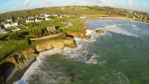 Primelin House | Charmante maison près de Primelin avec jardin et terrasse