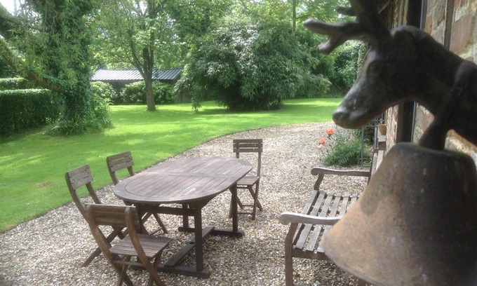 Fresne-le-Plan House | Charmante Petite Maison dans le Jardin