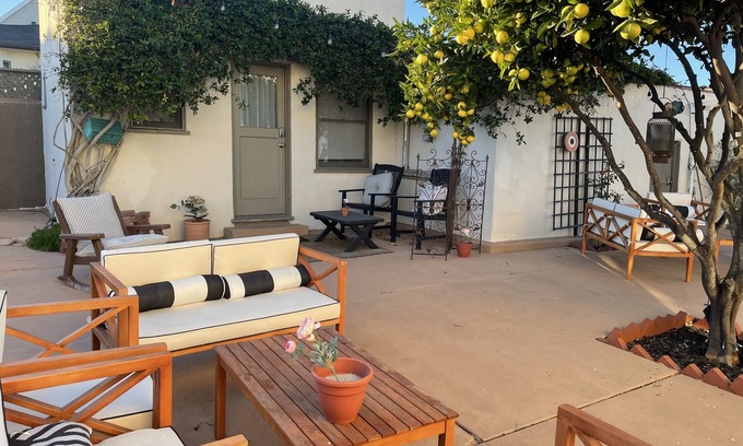 Northwest San Pedro Cottage | CharmCrashpad.Prkg.MinimialEssentials!