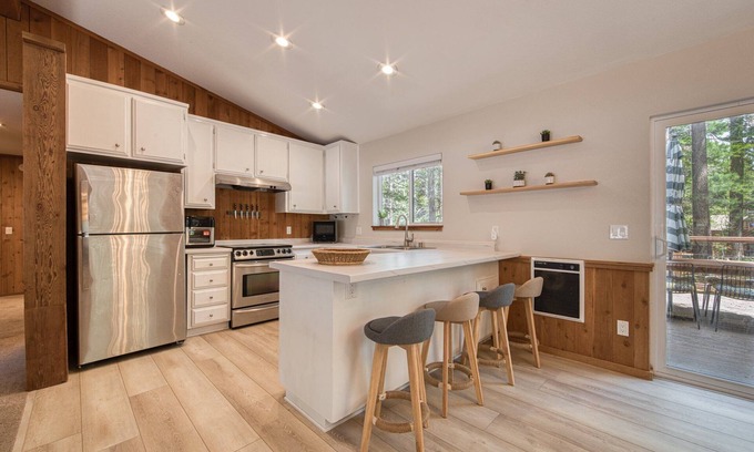Truckee House | Charmed Cabin at Tahoe Donner by Tahoe Getaways - 2BR w/HOA Access