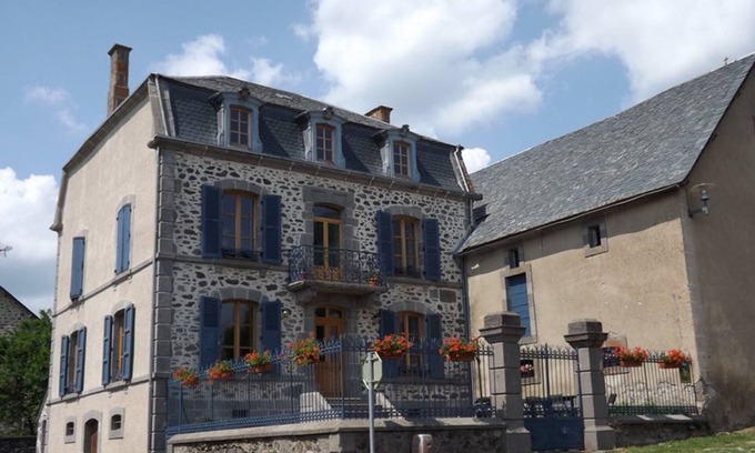 Chalinargues Cottage | Charming 5-Bedroom House near Super-Lioran - Ski, Hike, Relax!