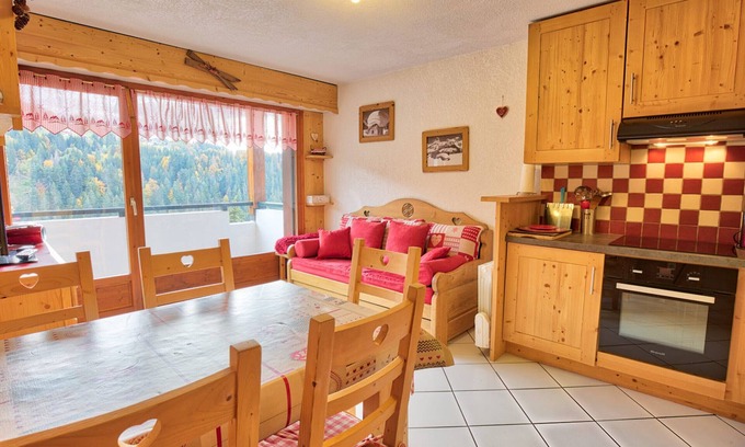 Notre-Dame-de-Bellecombe Apartment | Charming family apartment with parking and pets allowed