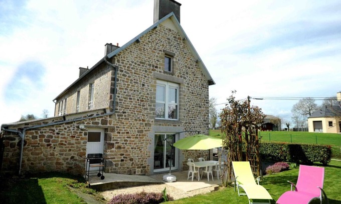 Champcervon Cottage | Charming Country House: WiFi, Wood Stove, Enclosed Garden, Near Mont Saint Michel