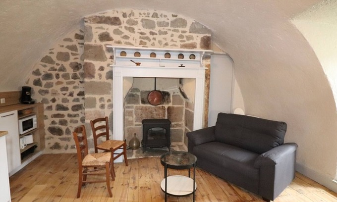 Saint-Jacques-des-Blats Cottage | Charming 1840 Cottage at Puy Griou's Foot, Near Ski & Medieval Towns, Fully Renovated