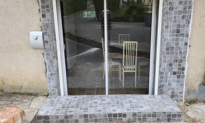 Saint-Pierre-les-Nemours Apartment | Charming little apartment