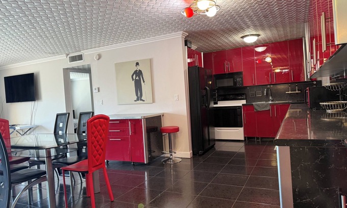 Sunny Isles Beach Condo | Charming 1-bedroom condo in superb Sunny Isles Beach with AC