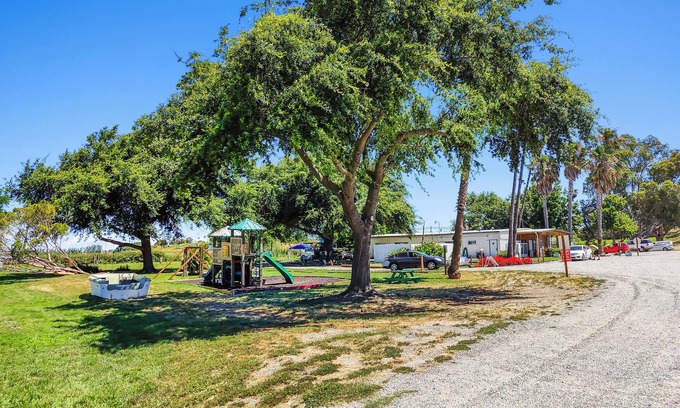 Isleton Cabin | Charming 1 Bed Cabin at Delta Shores Resort in Isleton