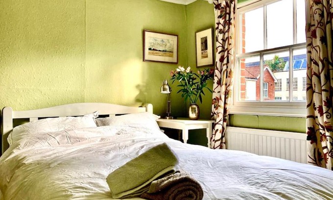 Norwich Apartment | Charming 1 bed loft in 16C house in city centre