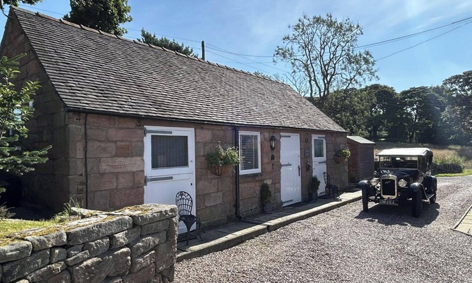 Cauldon Low House | Charming 1 Bed Peak Cottage Barn Alton Towers