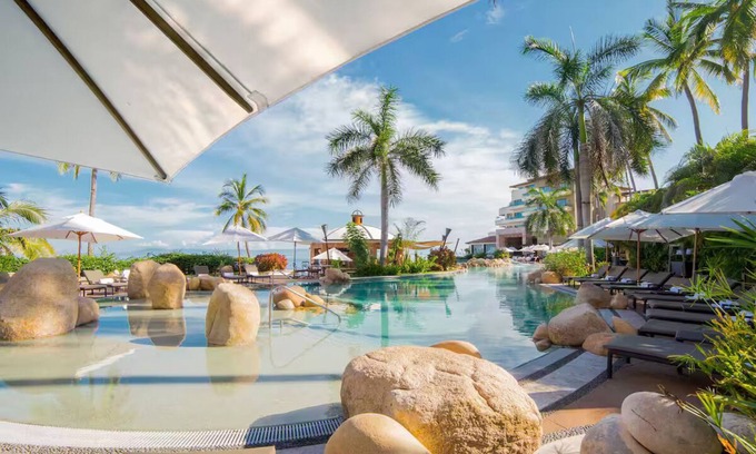 Conchas Chinas Resort | Charming 1-bedroom resort in terrific Puerto Vallarta with AC