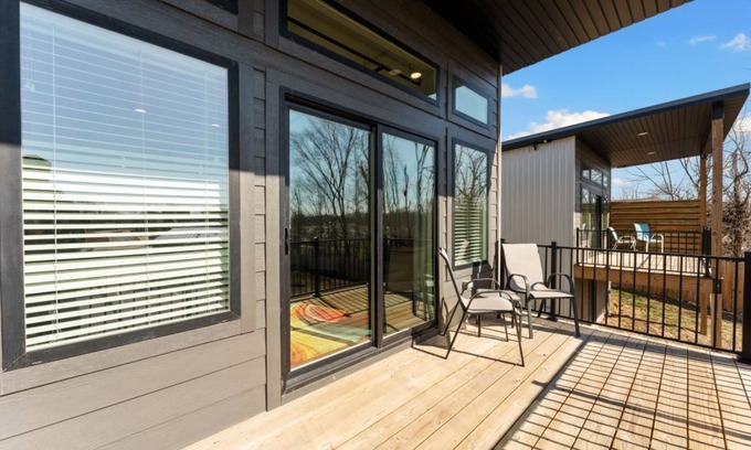 Rogers House | Charming 1 bedroom/1 bathroom house in the heart of Downtown Rogers!