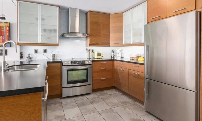 Fairview Apartment | Charming 1-bedroom apartment in phenomenal Vancouver with AC, fitness room, WiFi