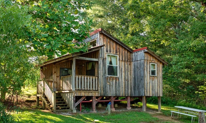 Jamestown Cabin | Charming 1-bedroom cabin in wonderful Jamestown with WiFi, AC