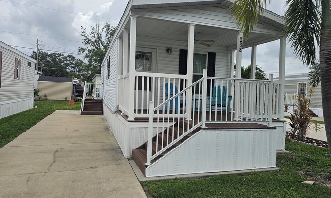 Bayshore Gardens Cottage | Charming 1-bedroom cottage in delightful Bradenton with fitness room, AC