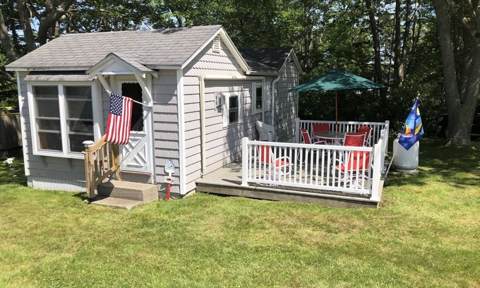 Mid-Coast and Islands Cottage | Charming 1 Bedroom Coastal Cottage. Steps Away From Stovers Point Beach