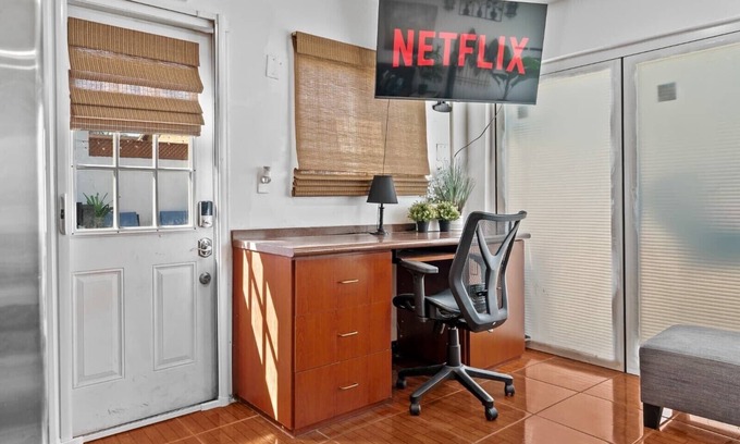 Inglewood House | Charming 1-bedroom house in delightful Inglewood with AC