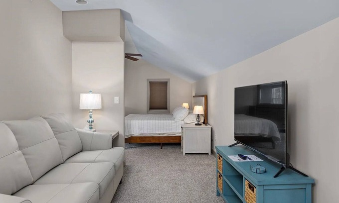 Florence House | Charming 1-bedroom house in fabulous Florence Alabama
