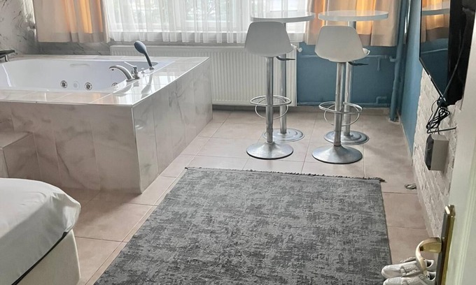 Ankara City Center House | Charming 1-bedroom house WITH JACUZZI in Ankara for a cozy getaway