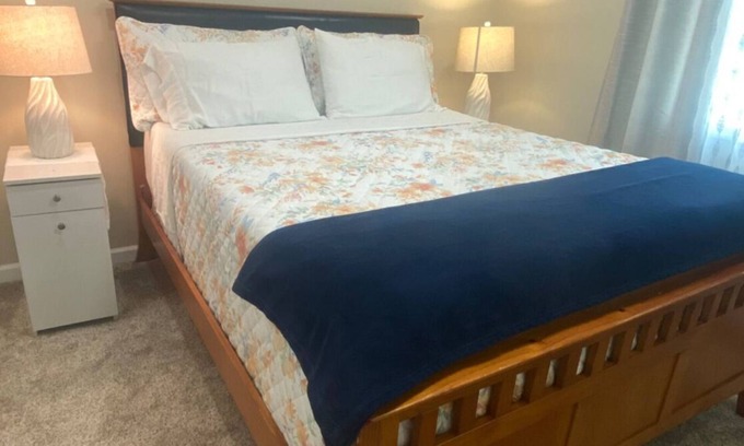 New Castle Other | Charming 1 bedroom in New Castle with parking.