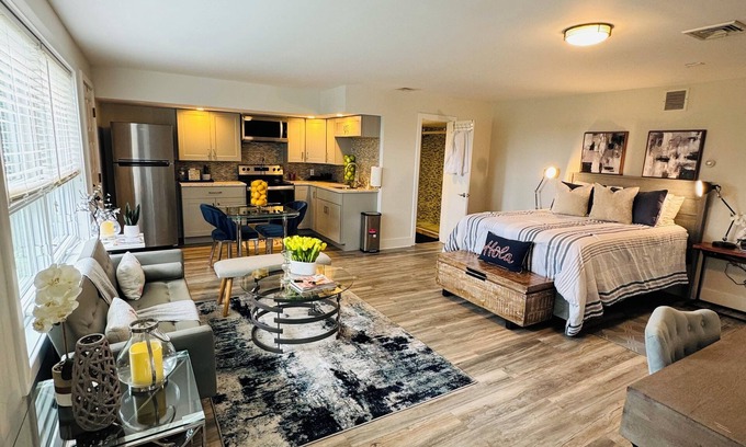Danbury Apartment | Charming 1-bedroom Studio apartment in Danbury with Terrace