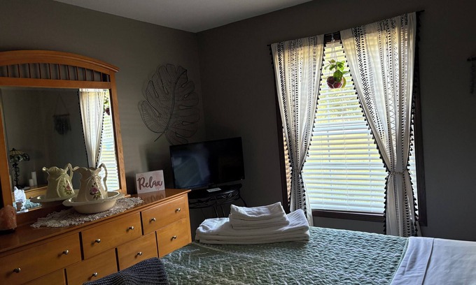 Bloomington House | Charming 1-bedroom house in fabulous Bloomington with AC, full kitchen, laundry.