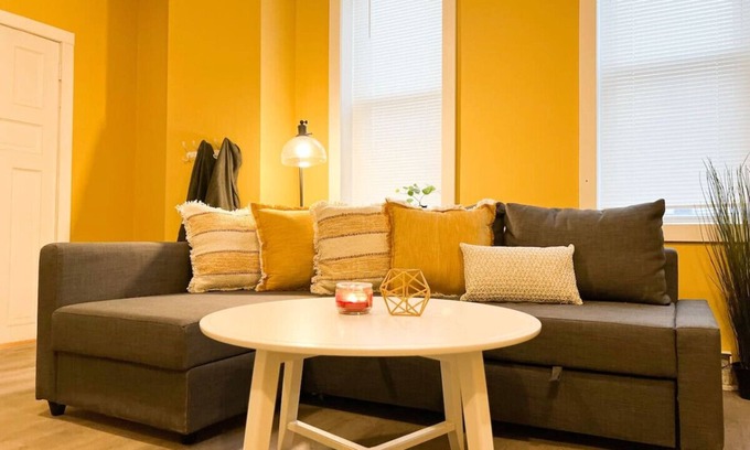 Jeannette Condo | Charming 1 Bedroom w/Queen bed + Sofa bed