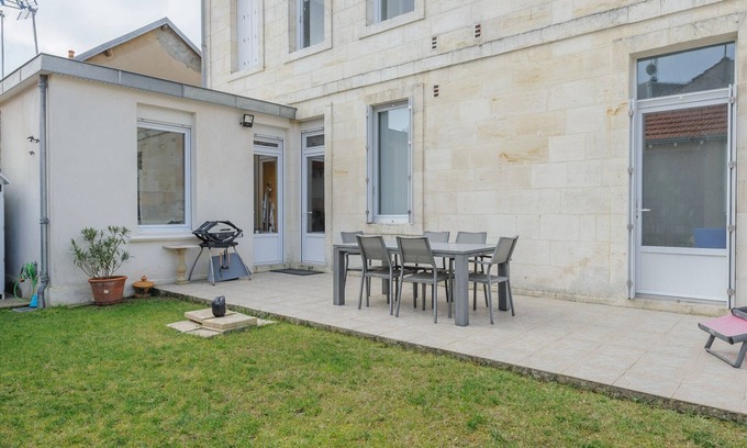 Quartier du Casino House | Charming 120m² Home Near Beach, 6-8 Guests, WiFi, Enclosed Garden