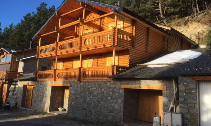 Les Angles Ski Chalet | Charming 16Pax chalet 7 bedrooms 5 bathrooms 5 WCs including 3 suites