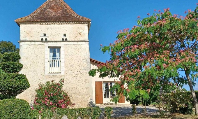 Saint-Romain Cottage | Charming 17th-Century Dovecote: Private Garden, Forest Nearby, Baby Equipment, Pet-Friendly