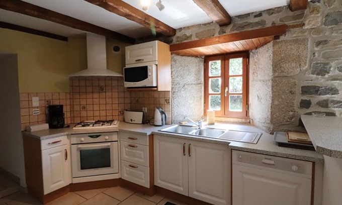 La Trinitat Cottage | Charming 1800s House in Aubrac - Ski, Hiking, Fishing - 5 Guests, Pet-Friendly