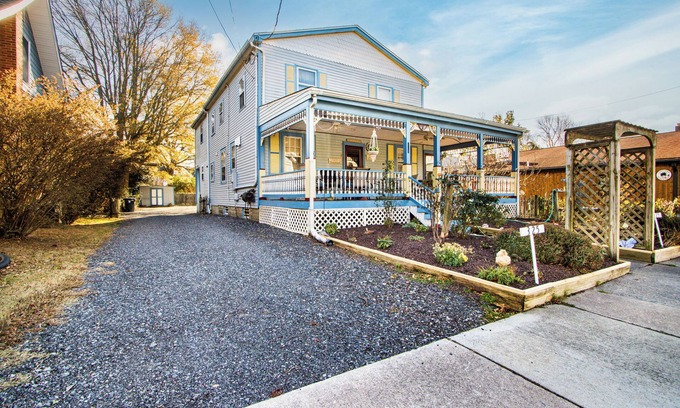 Historic District House | Charming 1900s Lewes Retreat – Walk to Shops, Dining & Beach!