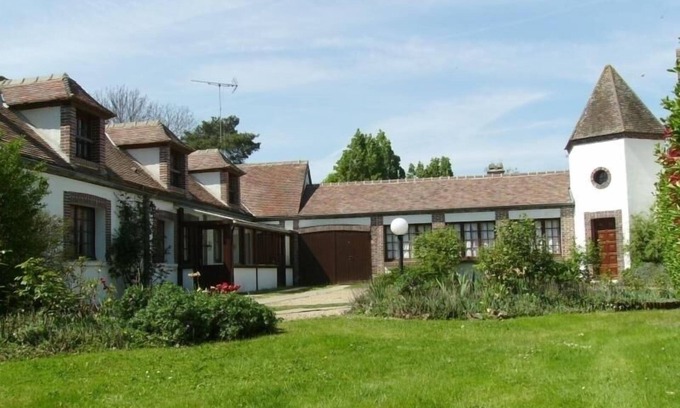 La Saucelle Cottage | Charming 19th-Century Retreat with Spacious Park, Yoga, Cozy Fireplace, and Outdoor Adventures