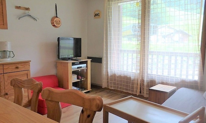 Beaufort Apartment | Charming 2* Apartment for 5 at Ski Slopes - Wifi, Parking, Pet-Friendly, Cozy Kitchen