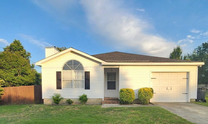 Grovetown House | Charming 2 bd 2 bath home in Grovetown GA just off I20 exit 194