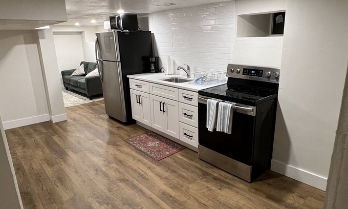 Sugar House Apartment | Charming 2 bed 1 bathroom in heart of SLC. Perfect in every way for your stay!