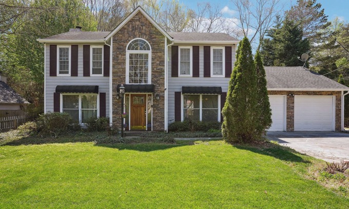 Stone Mountain House | Charming 2-bed/2.5-bath House in delightful Stone Mountain with Private Yard