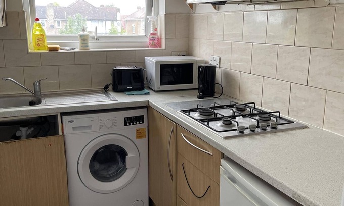 Heathrow Villages Apartment | Charming 2-Bed Apartment in Heathrow first floor