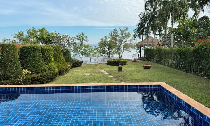 Ko Chang Villa | Charming 2-bedroom beachfront villa with private pool in a small quiet community