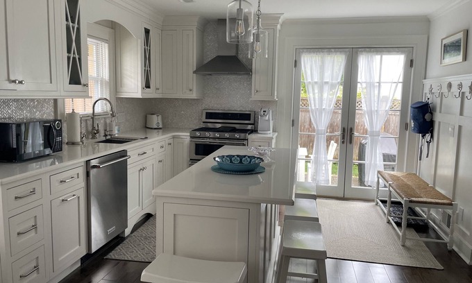 Bradley Beach House | Charming 2 bedroom 1 bath Beach Cottage located in Avon 4 blocks to the beach